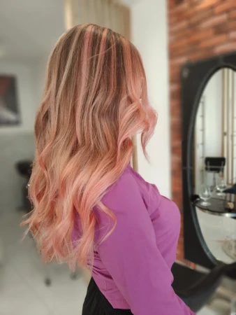 6Brzoskwiniowo-rozowe-fale--rozowa-bluzka